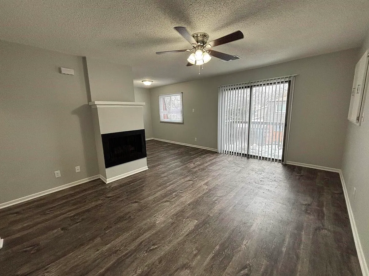 Building Photo - 2501 E 50th St #5