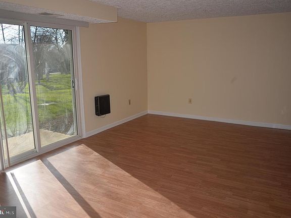 3rd image of 301 Palmspring Dr APT 2