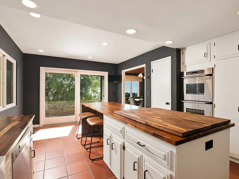 2073 Elevado Rd — Photo 22