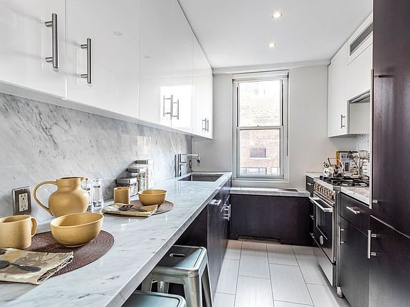 3rd image of 340 E 64th St APT 12B