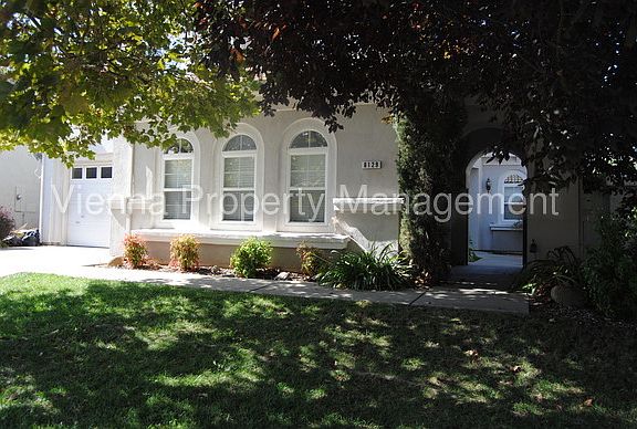 3rd image of 8129 Bauser Ave