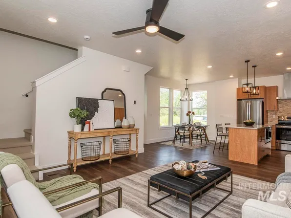 517 E Violets Cove Ln, Garden City, ID 83714