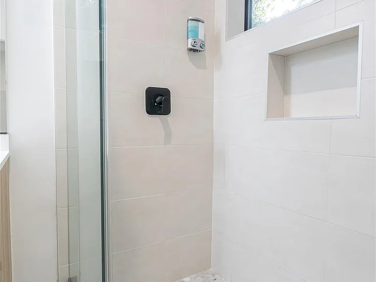 709 Memorial Heights Dr — Photo 41