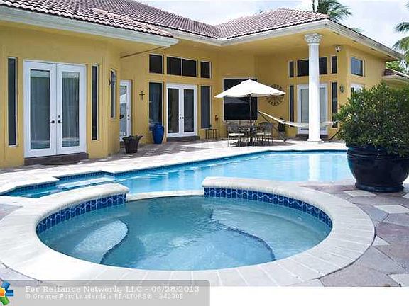 3rd image of 3661 Estate Oak Cir