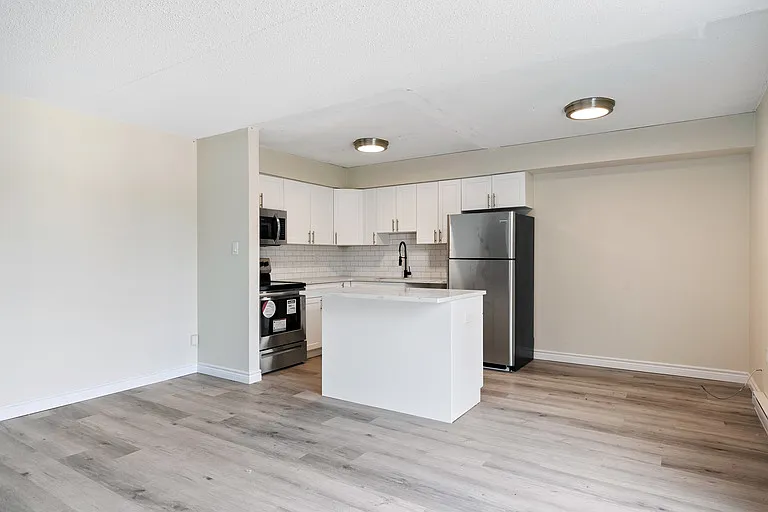 Building Photo - 3155 Sandwich St #1B