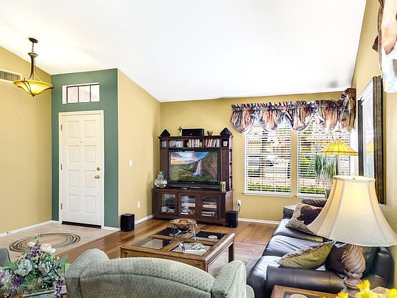 Entry / Living Room