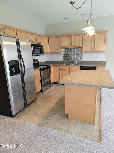 4th image of 305 Worthington Terrace