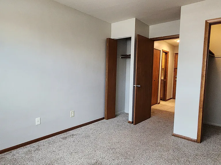 Bryant Avenue Apartments — Photo 10