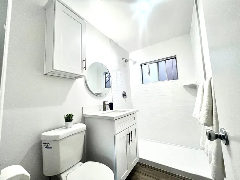 4006 Ingraham St #3 — Photo 3