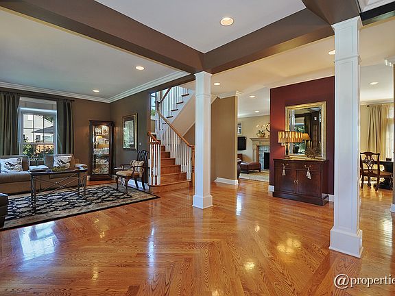 Foyer/Living Room