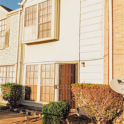 3rd image of 8729 Victorian Village Dr #8729
