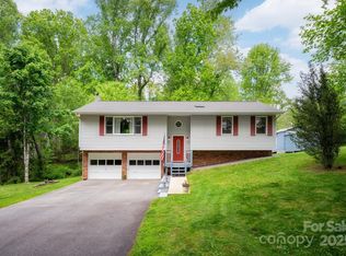 15 Heather Ln, Fairview, NC 28730
