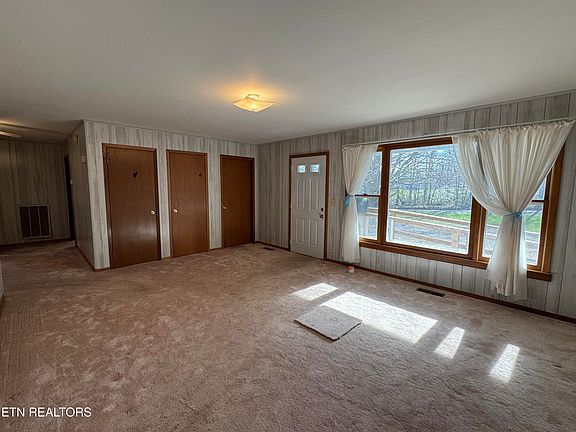 3rd image of 211 Black Oak Rd