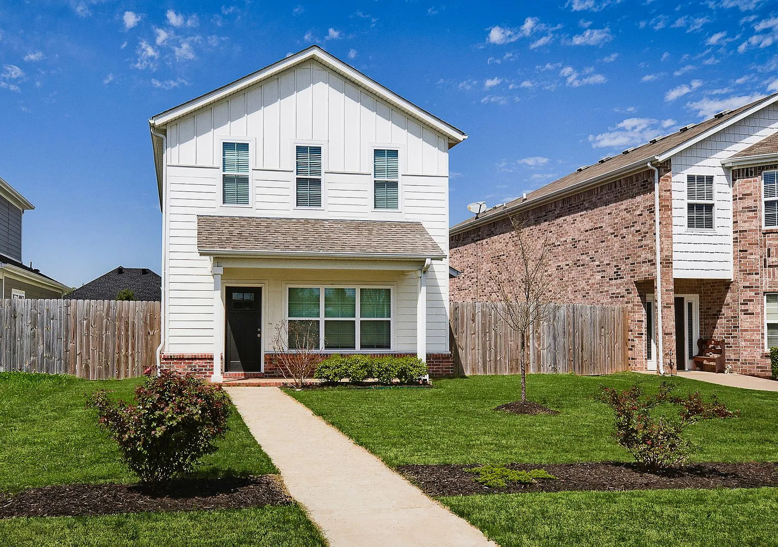 For Lease - Lowell Single Family House. — Photo 1