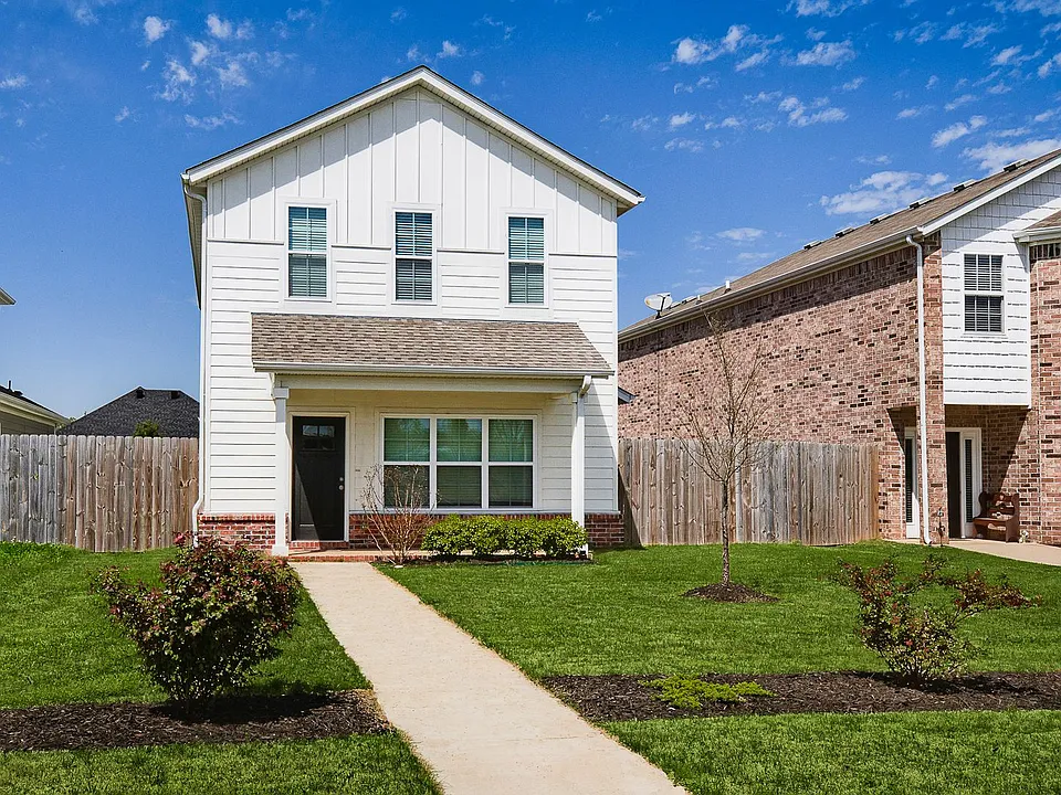 121 Carrington Ave #A