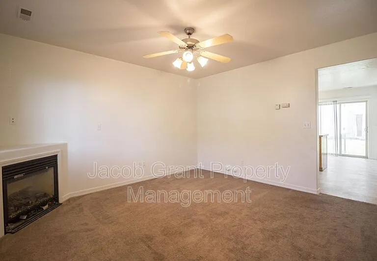 1648 N Stevens Dr #B — Photo 2