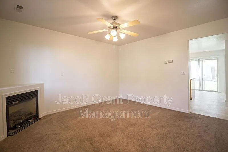Building Photo - 1648 N Stevens Dr #B