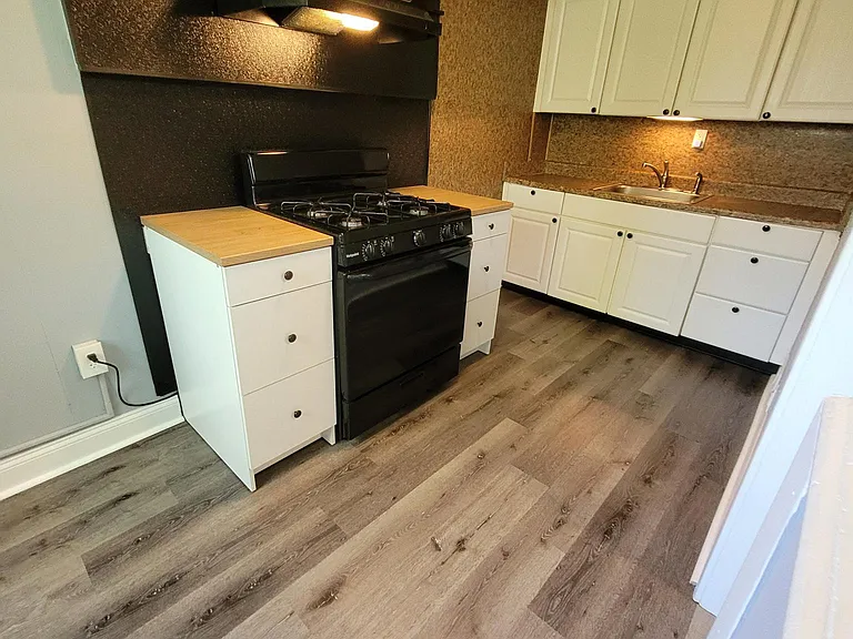 147 W 22nd St — Photo 18