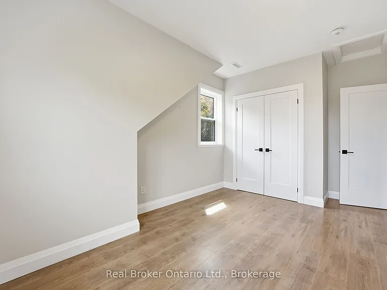 58 Rosslyn Ave N #2 — Photo 17