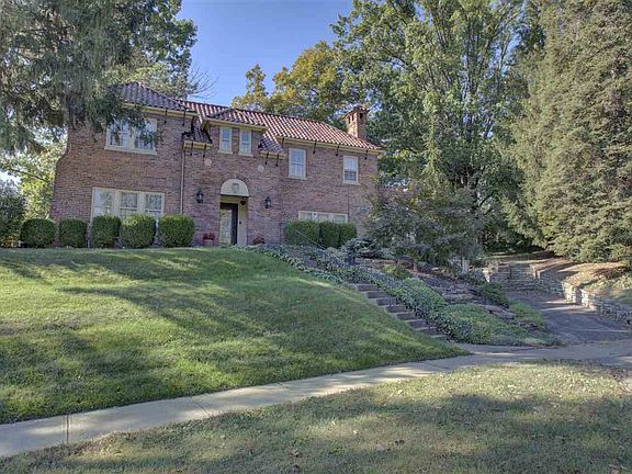 2nd image of 1105 Park Dr