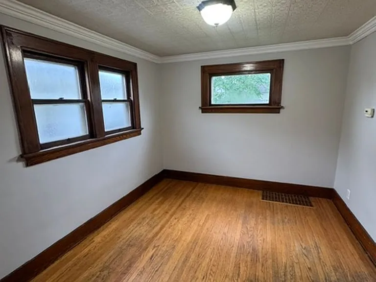 1031 Shore Dr — Photo 3