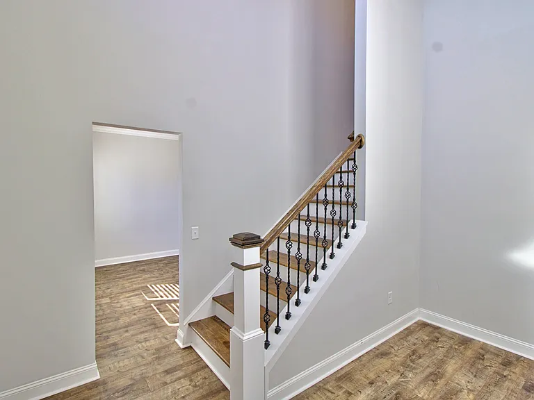 326 Fairview Cir — Photo 4