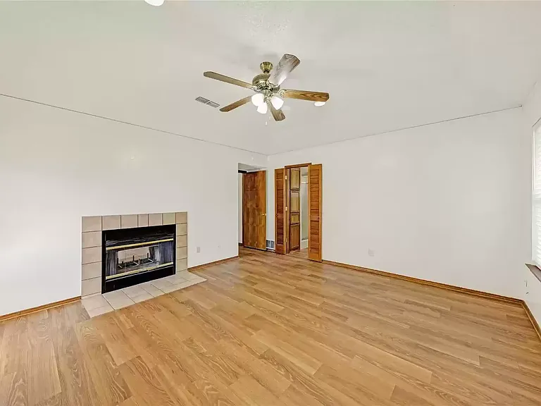810 Castleview Dr — Photo 21