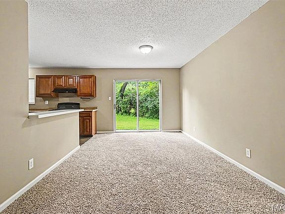 3rd image of 6692 Lesli Mari Ct