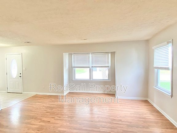 5th image of 443 Sonora Dr