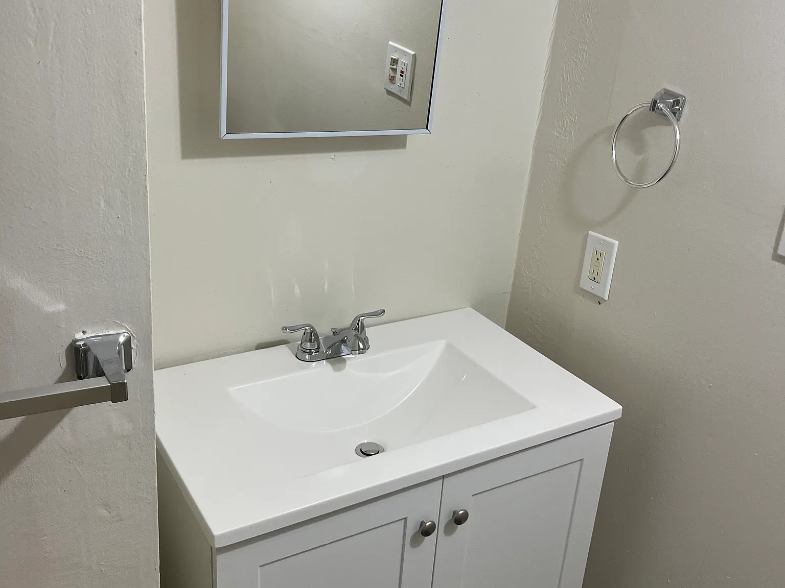 133 1/2 Charles Ct — Photo 3