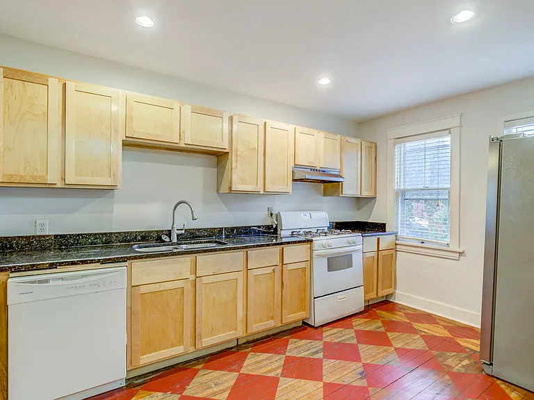712 W 28th St #1 — Photo 7