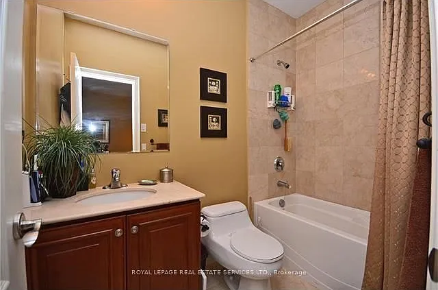 2271 Lyndhurst Dr — Photo 25
