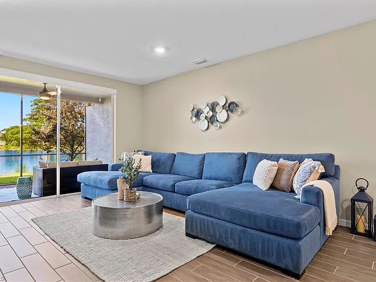 14644 Edgewater Cir — Photo 3