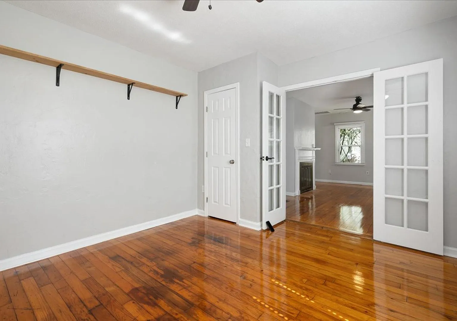 Charming 4-Bedroom Home in Victory Manor Prime Savannah Location! — Photo 2