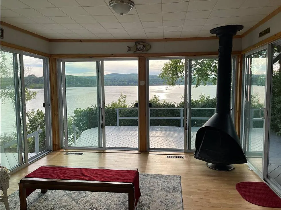 3 bed, 1.5 bath, $2,500 — Photo 2