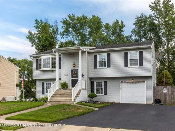 15 Brook Street, Farmingdale, NJ 07727