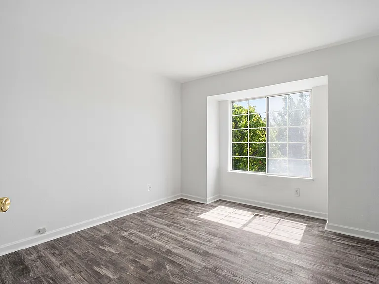 263 Sandstone Dr — Photo 16