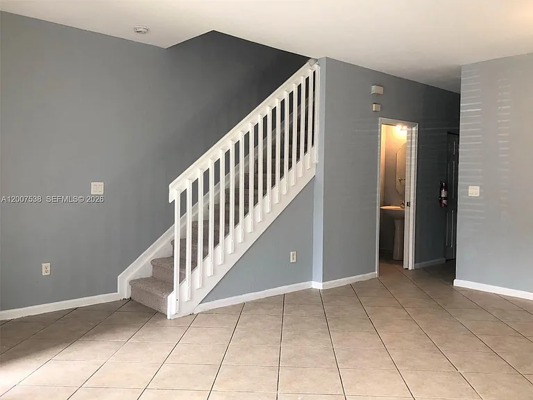 8209 SW 25th Ct — Photo 6