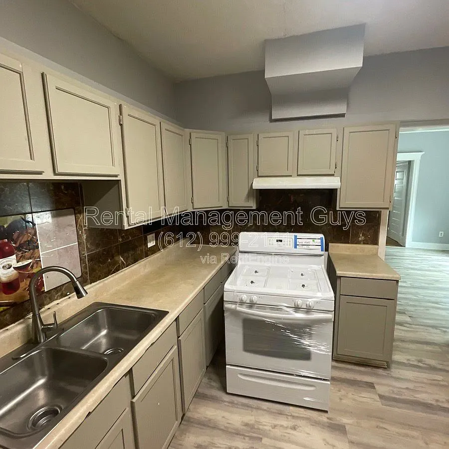 4 bed, 1.0 bath, $2,100 — Photo 2