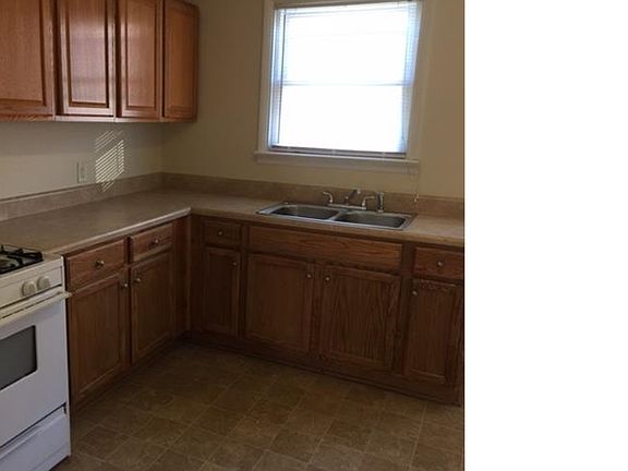 5th image of 1817 Thomas St