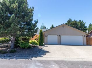 47 Park Village Dr, Florence, OR 97439