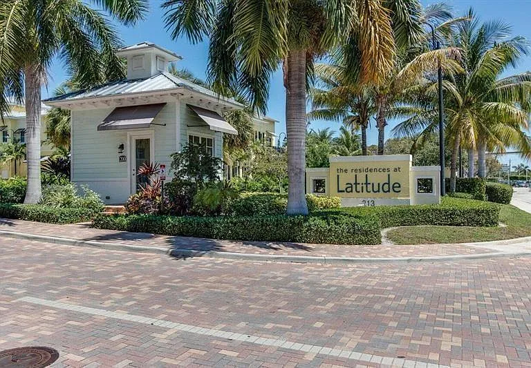214 S Latitude Cir — Photo 36
