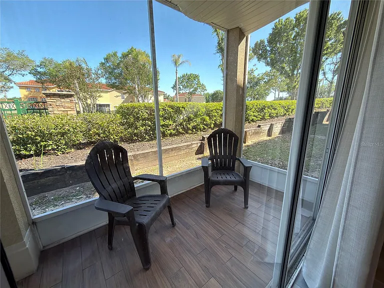 734 Monroe Cir — Photo 31