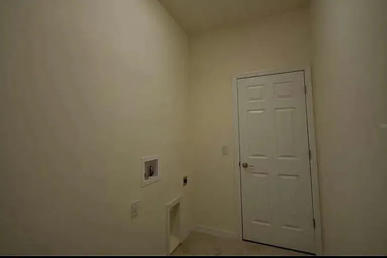 1076 Navigator Rd — Photo 2