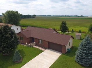 10205 Sharon Ln, Hebron, IL 60034