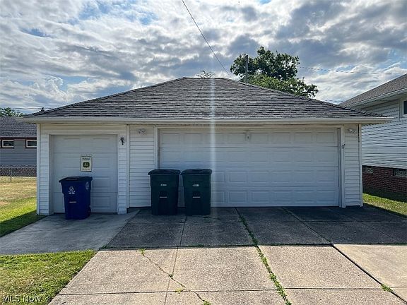 3rd image of 9421 Behrwald Ave