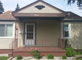 1802 Fitzhugh St, Bay City, MI 48708