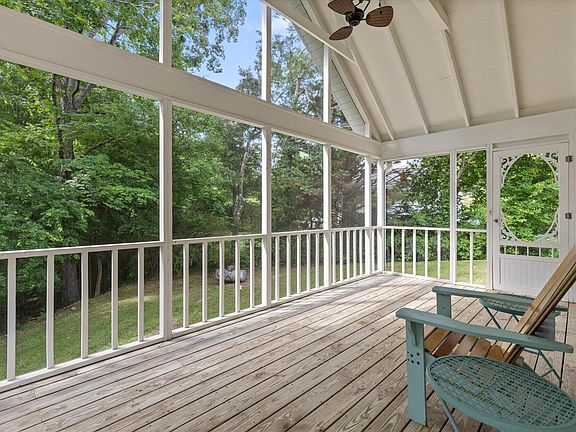 5th image of 152 Ridgeway Cir