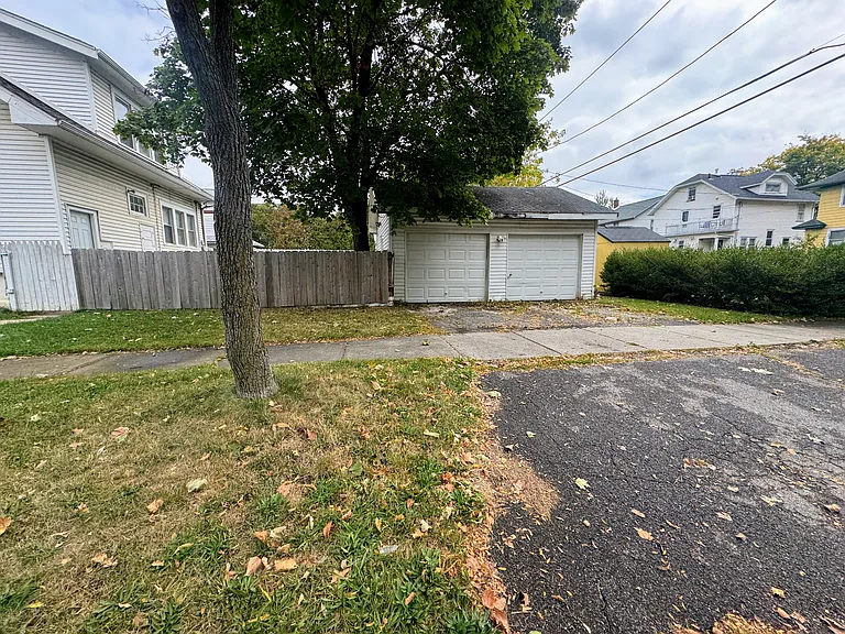 255 Genesee Park Blvd — Photo 3
