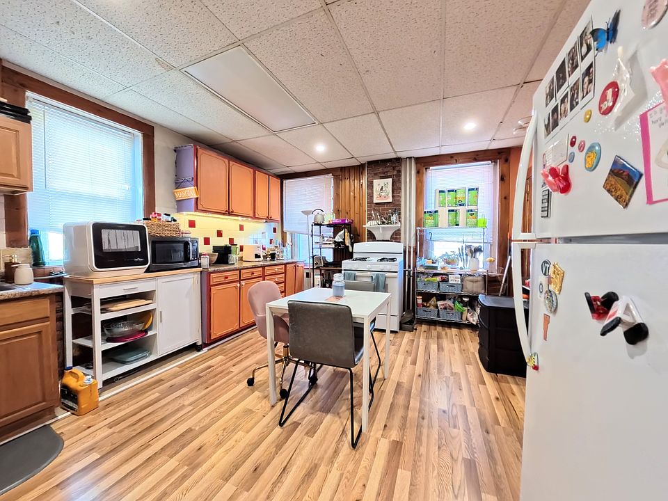 1st image of 7 Kenney St APT 1